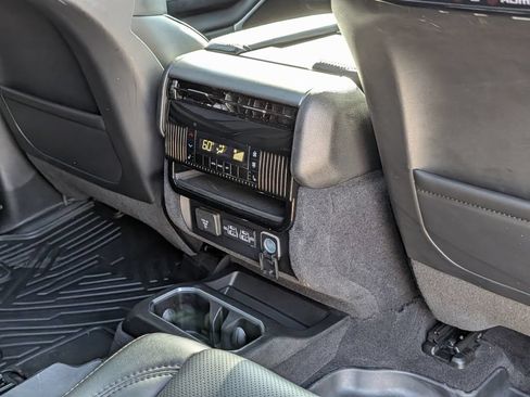 Used 2024 Jeep Wagoneer Series II AWD/4WD image 38