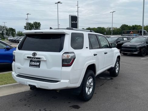 Used 2022 Toyota 4Runner SR5 AWD/4WD image 7