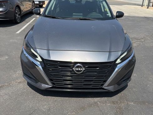 Used 2024 Nissan Altima 2.5 SV image 3