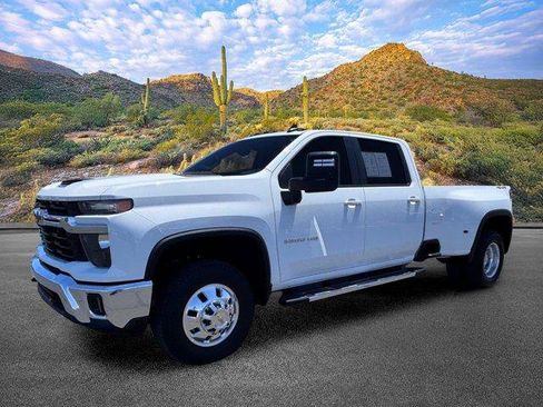 Used 2026 Chevrolet Silverado 3500 LT AWD/4WD image 9
