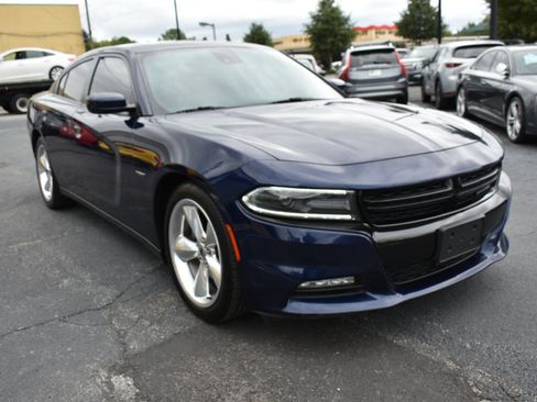 Used 2017 Dodge Charger R/T w/ Premium Group image 4
