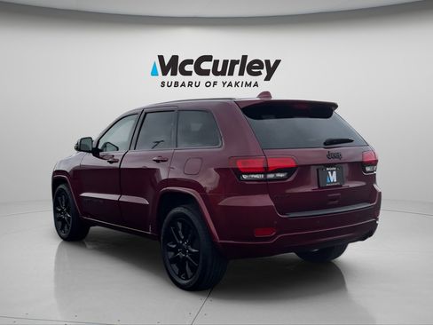 Used 2018 Jeep Grand Cherokee Altitude AWD/4WD image 4
