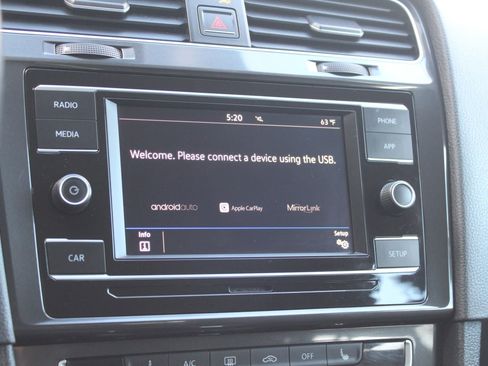 Used 2018 Volkswagen Golf S image 33