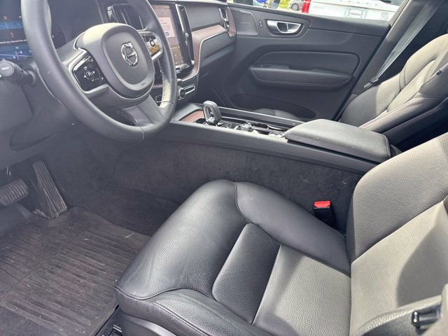 Used 2024 Volvo XC60 B5 Plus w/ Protection Package Premier AWD/4WD image 7