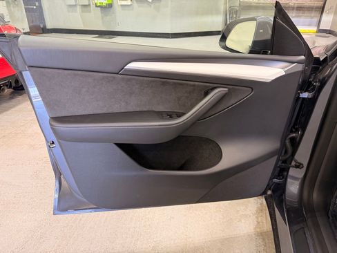 Used 2023 Tesla Model Y Long Range AWD/4WD image 10