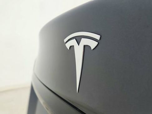 Used 2022 Tesla Model S Base image 16