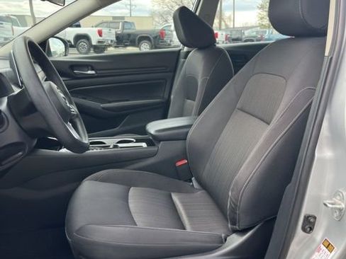 Used 2024 Nissan Altima 2.5 SV FWD image 30