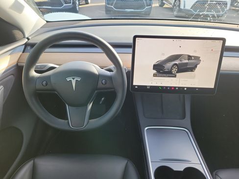 Used 2023 Tesla Model Y Long Range image 19