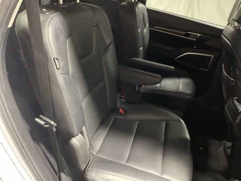 Used 2025 Kia Telluride S image 11