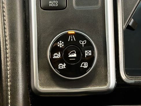 Used 2023 Nissan Pathfinder SV w/ Black Appearance Package image 25