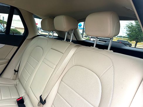 Used 2020 Mercedes-Benz GLC 300 image 21