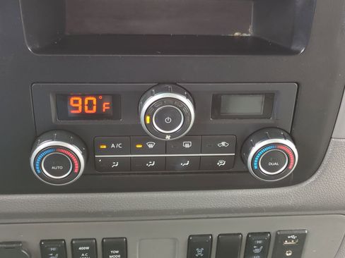 Used 2016 Nissan NV 3500 SL image 23