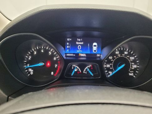 Used 2018 Ford Focus SE w/ Cold Weather Package FWD image 23