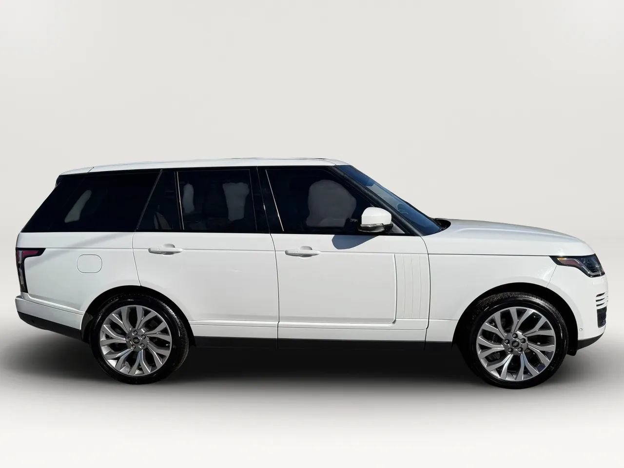 Used 2019 Land Rover Range Rover HSE AWD/4WD image 2