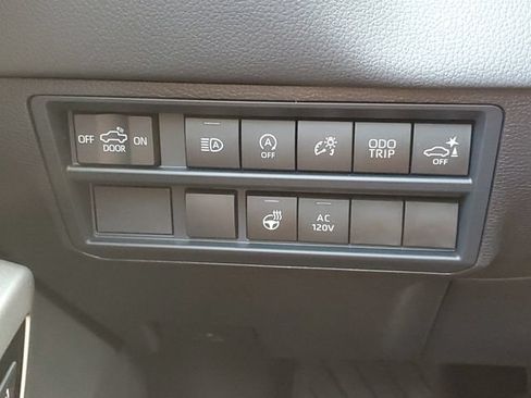 Used 2026 Toyota Tundra Limited AWD/4WD image 19