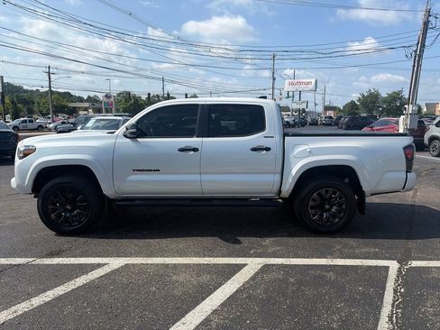 Used 2021 Toyota Tacoma Limited w/ Nightshade Package AWD/4WD image 4
