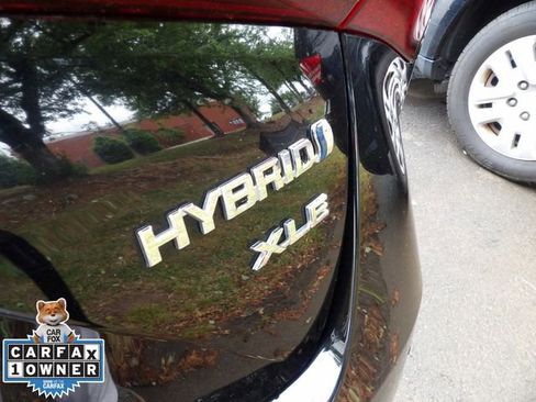 Used 2022 Toyota Prius XLE FWD image 18