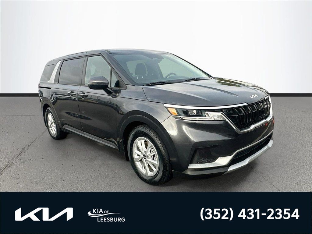 Used 2023 Kia Carnival LX FWD image 1