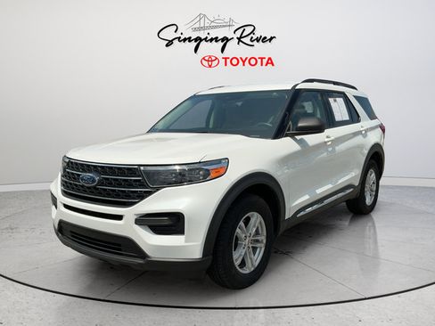 Used 2022 Ford Explorer XLT AWD/4WD image 3