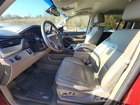 Used 2018 Chevrolet Suburban LT w/ Luxury Package image 13
