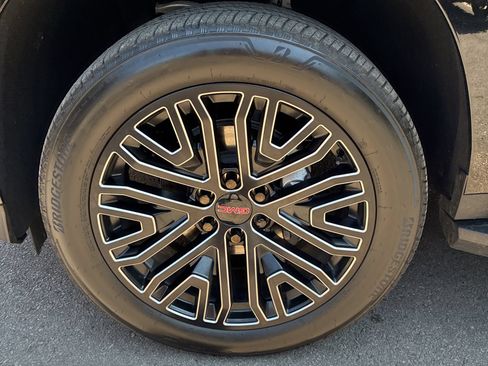 Used 2026 GMC Yukon XL Denali RWD image 12