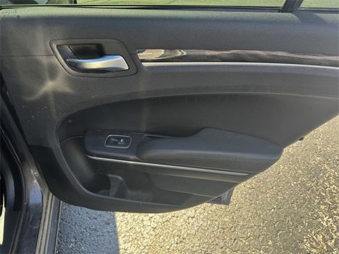 Certified 2022 Chrysler 300 Touring image 15