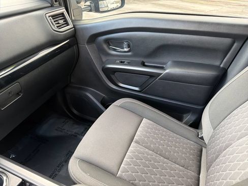 Used 2023 Nissan Titan SV w/ SV Convenience Package RWD image 31