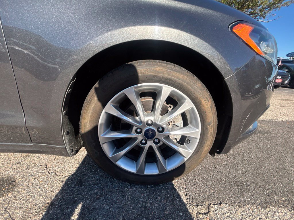 Used 2017 Ford Fusion SE FWD image 24
