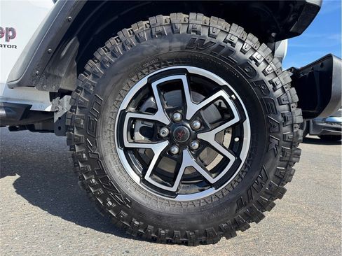 Used 2025 Jeep Gladiator Rubicon w/ Convenience Group AWD/4WD image 23