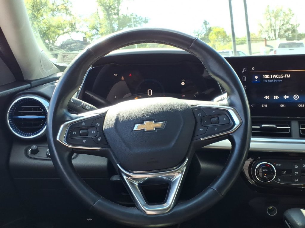 Used 2024 Chevrolet Trax LT w/ Driver Confidence Package FWD image 18