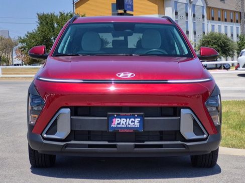 Used 2025 Hyundai Kona SEL FWD image 2