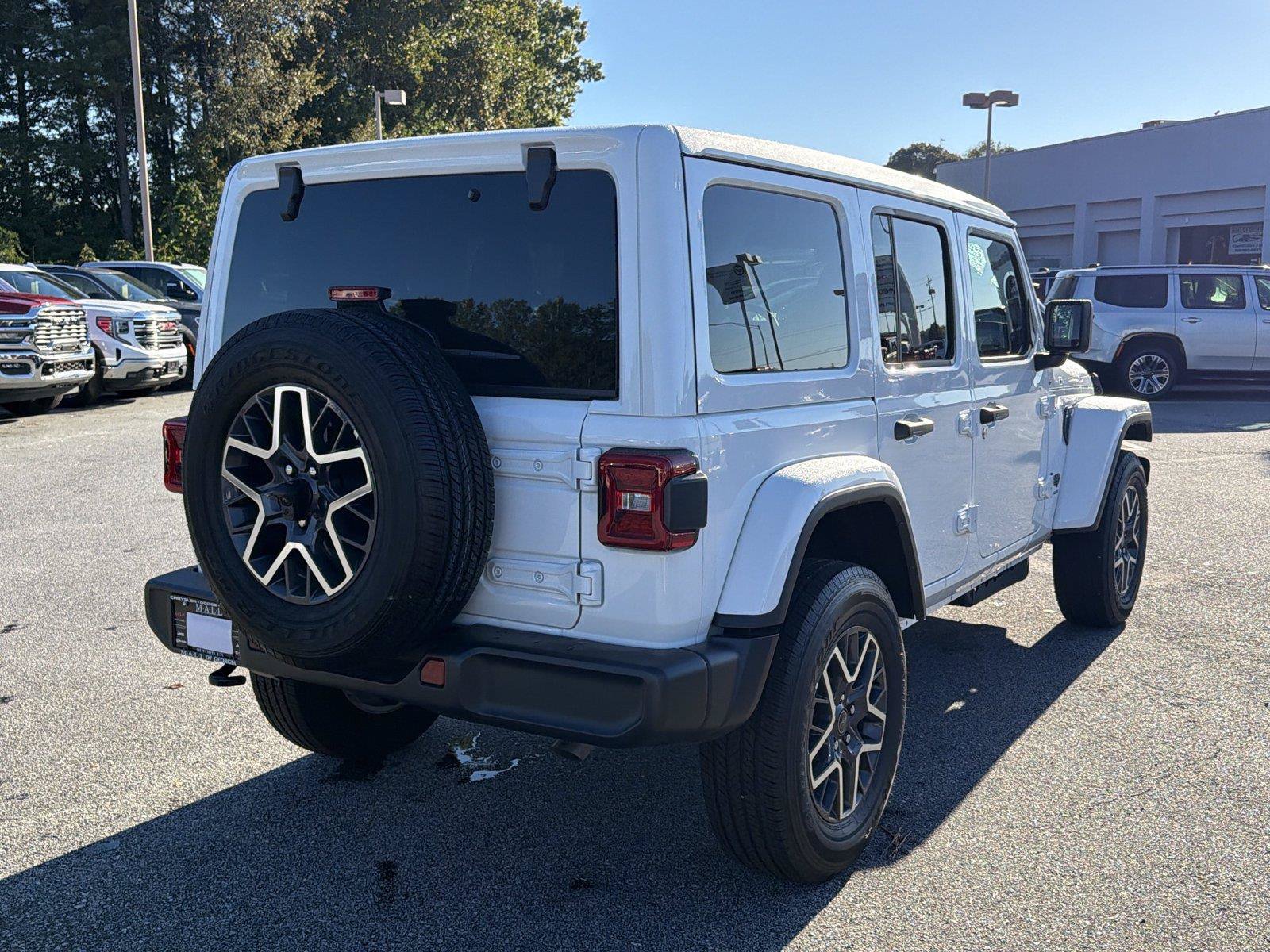 Used 2026 Jeep Wrangler Unlimited Sahara AWD/4WD image 5
