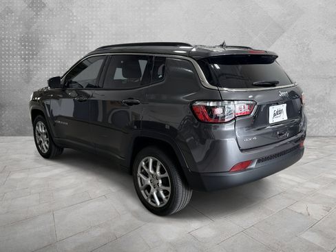 Used 2022 Jeep Compass Latitude w/ Sun and Sound Group AWD/4WD image 6