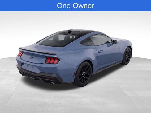 Used 2025 Ford Mustang Coupe RWD image 4