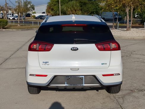 Certified 2019 Kia Niro LX image 5