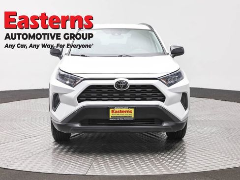 Used 2021 Toyota RAV4 LE FWD image 2