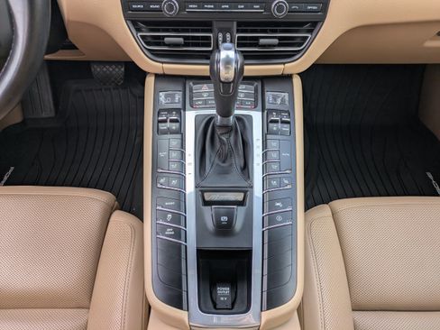 Used 2021 Porsche Macan AWD/4WD image 18