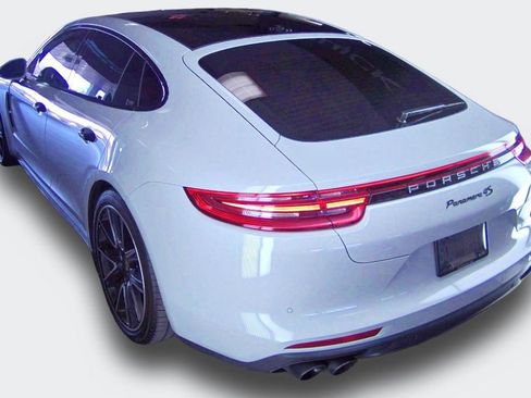 Used 2018 Porsche Panamera 4S image 4