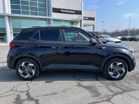 Used 2022 Hyundai Venue SEL image 7
