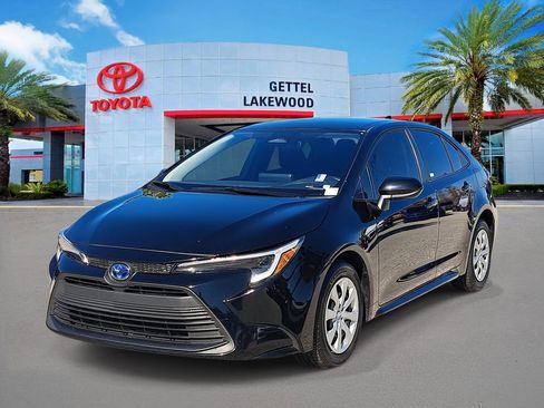 Certified 2024 Toyota Corolla LE image 1