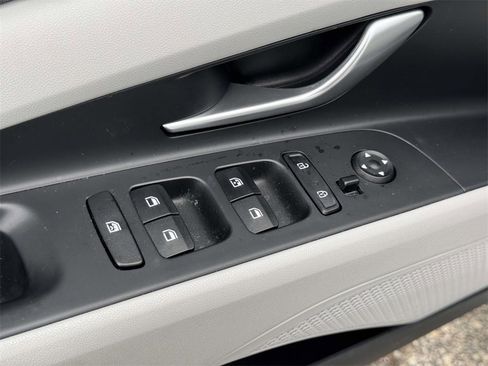 Used 2023 Hyundai Elantra Limited w/ Cargo Package image 15