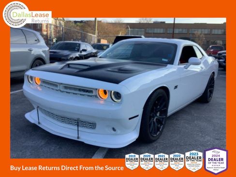 Used 2015 Dodge Challenger SRT image 1