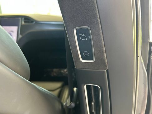 Used 2018 Tesla Model X 75D AWD/4WD image 27