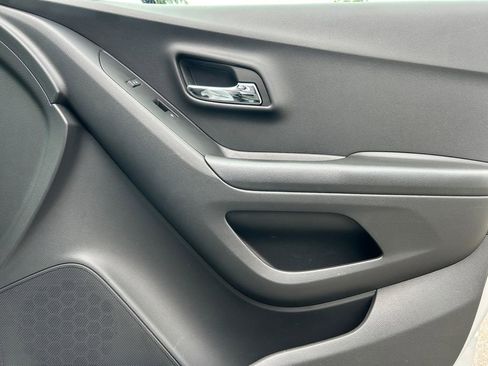 Used 2022 Chevrolet Trax LT w/ Driver Confidence Package image 25