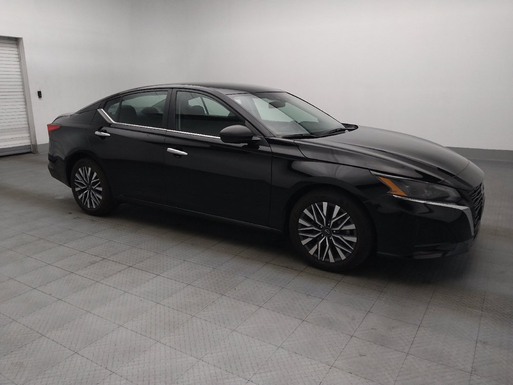 Used 2025 Nissan Altima 2.5 SV FWD image 11