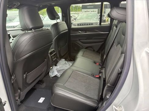 New 2026 Jeep Grand Cherokee Altitude AWD/4WD image 7