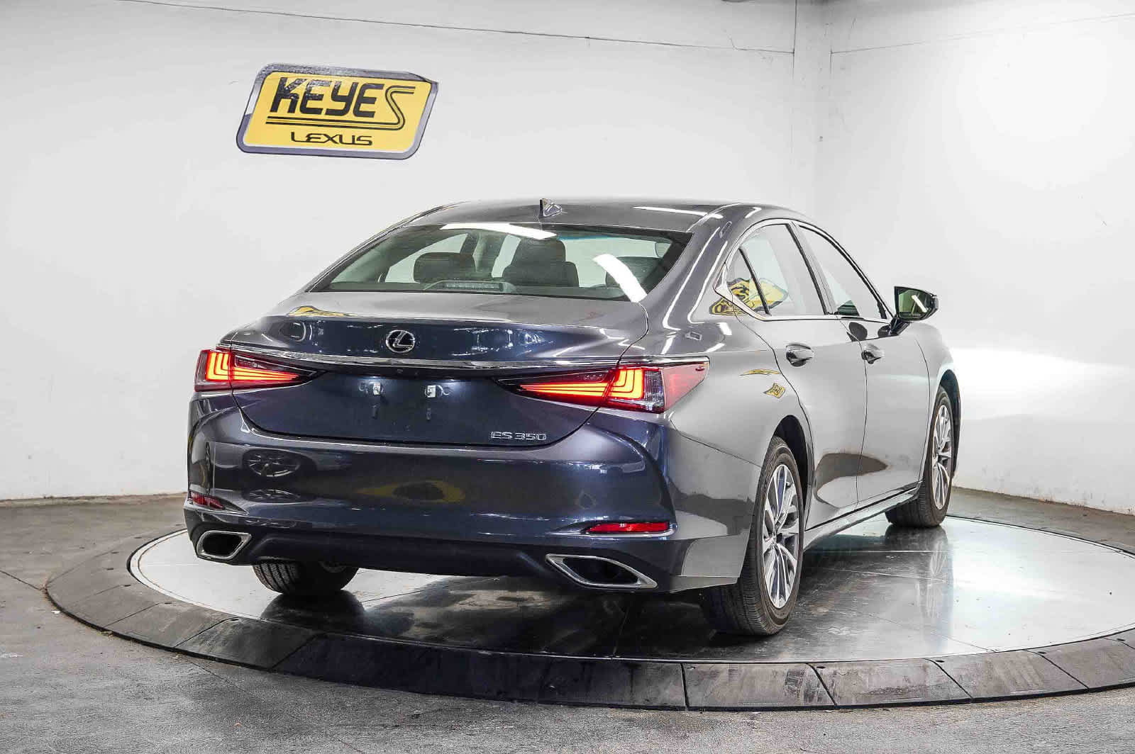 Used 2024 Lexus ES 350 FWD image 4