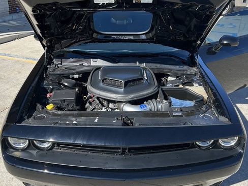 Used 2016 Dodge Challenger R/T image 40