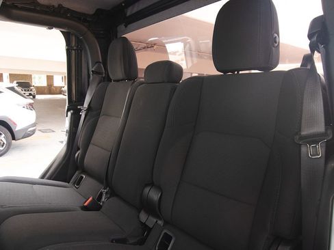 Used 2023 Jeep Gladiator Overland AWD/4WD image 17