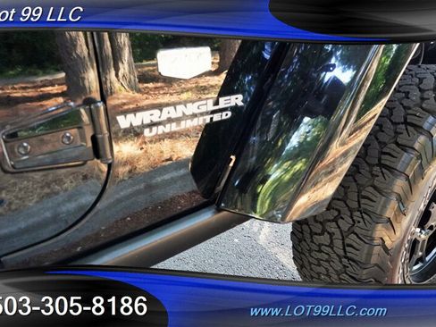 Used 2011 Jeep Wrangler Unlimited 70th Anniversary w/ Connectivity Group AWD/4WD image 32